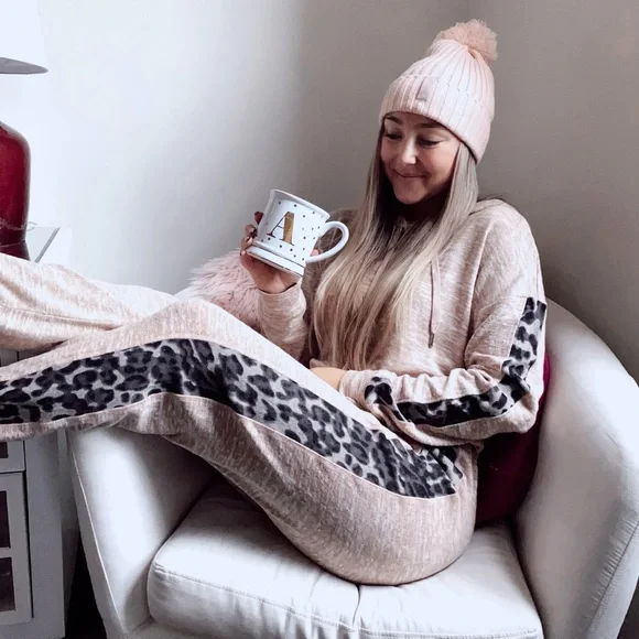 Cheetah Lounge Set - Picture 2 of 2